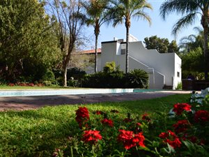 6 Bed House in Middelpos