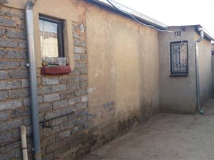 2 Bed House in Tsakane