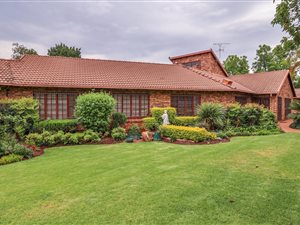 5 Bed House in Zwartkop