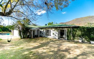 12 ha Farm in Sonheuwel
