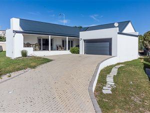 4 Bed House in Bluewater Estate