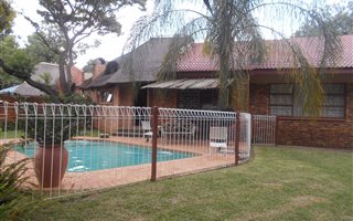 3 Bedroom House in Geelhoutpark