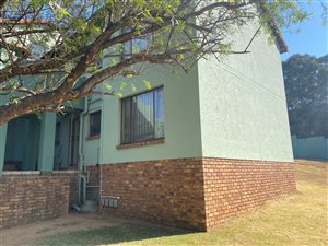 2 Bed Townhouse in Mondeor