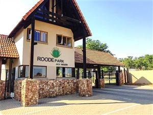 1611 m² Land available in Kameeldrift East
