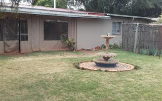 2 Bedroom Garden Cottage in Petit
