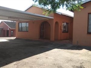 3 Bedroom House in Centenary Park