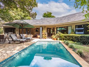 4 Bed House in Bryanston West