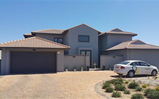 5 Bedroom House in Langebaan Country Estate