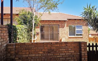 2 Bedroom Townhouse in Wilgeheuwel