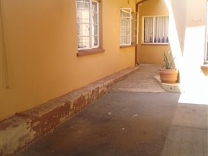 2 Bed House in Roosheuwel