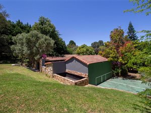 2220 m² Land available in Constantia