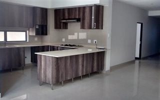 2 Bedroom Apartment in Saxonwold
