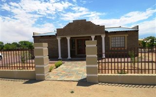 8 Bedroom House in Keimoes