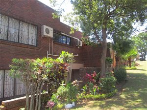 6 Bed House in Clare Hills