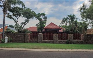 6 Bedroom House in Theresa Park