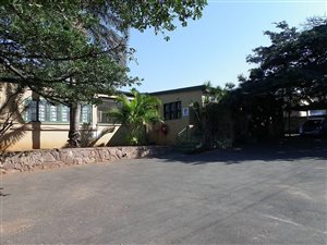 2035 m² Commercial space in Montclair