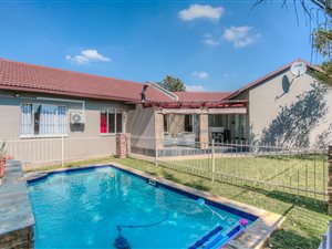 4 Bed House in Bloubosrand