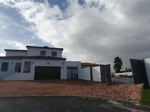 4 Bed House in Amandelsig