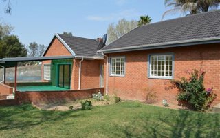 5 Bedroom House in Schuinshoogte