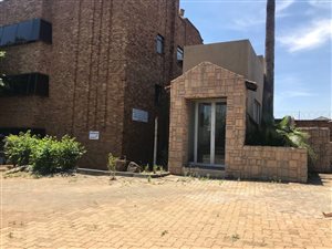 1250 m² Commercial space in Wynberg