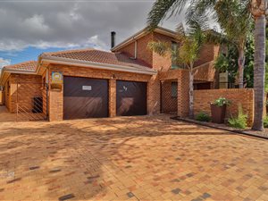 5 Bed House in Kleinbosch