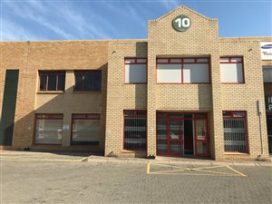 320 m² Industrial space in Strydompark