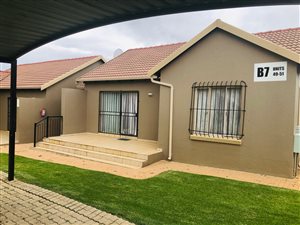2 Bed Townhouse in Ruimsig