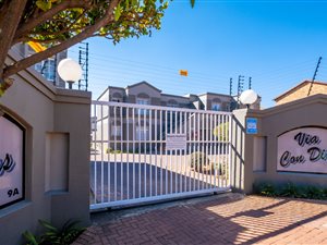3 Bed Apartment in Roodekrans