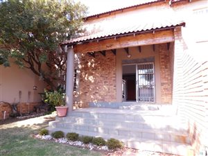 3 Bed Townhouse in Moreleta Park