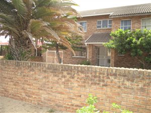 6 Bed House in Oakdene