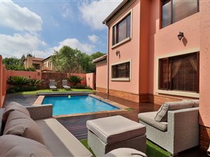 4 Bed House in Bronberg