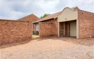 2 Bedroom Townhouse in Elarduspark
