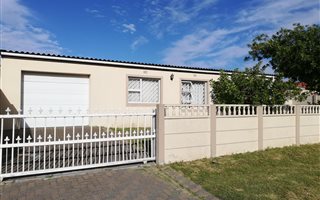 4 Bedroom House in Ottery