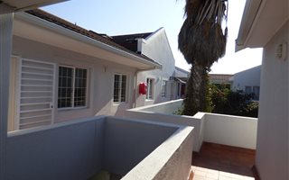 2 Bedroom Apartment in Lakeside