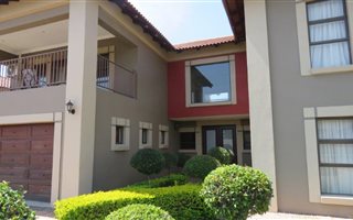 6 Bedroom House in Willow Acres