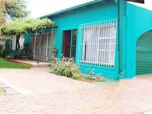 3 Bed House in Roodepoort North