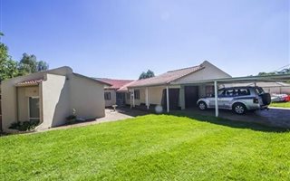 6 Bedroom House in Glenvista