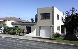3 Bedroom House in Kleinbaai
