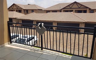 2 Bedroom Townhouse in Ebotse Estate