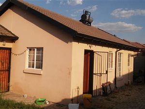 3 Bed House in Olievenhoutbosch