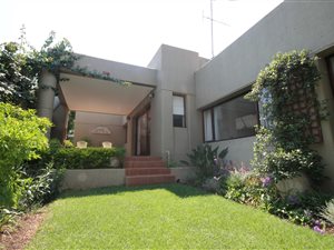 4 Bed House in Cedar Lakes
