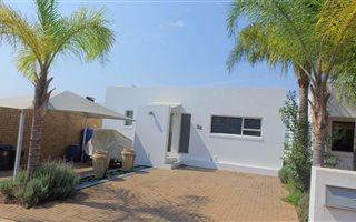 4 Bedroom House in Aqua Vista