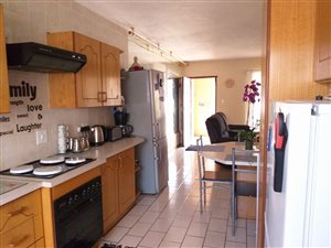 2 Bed Townhouse in Vanderbijlpark SW5