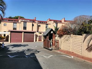 3 Bed Duplex in Montclair