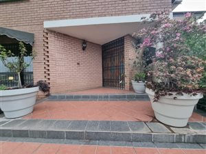 5 Bed House in Claudius