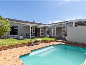 3 Bed House in Lakeside