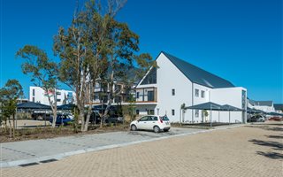 1 Bedroom Apartment in Paardevlei