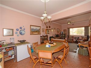 3 Bed Apartment in Westdene