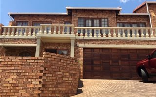 3 Bedroom House in Noordheuwel