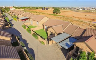 3 Bedroom Townhouse in Kosmosdal